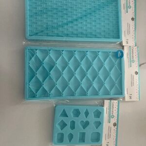 Set of 3 bakeware molds bnwt